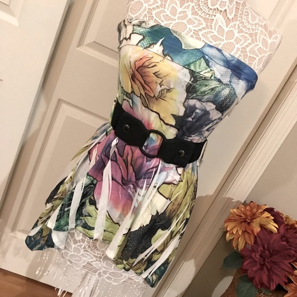 mandee Tops - Mandee Fun & Flirty Belted Tube Top 😍